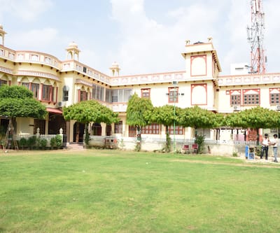 https://imgcld.yatra.com/ytimages/image/upload/t_hotel_yatra_city_desktop/v1439527174/Domestic Hotels/Hotels_Jaipur/Mahal Rajwada Resort/DSC_8300.jpg